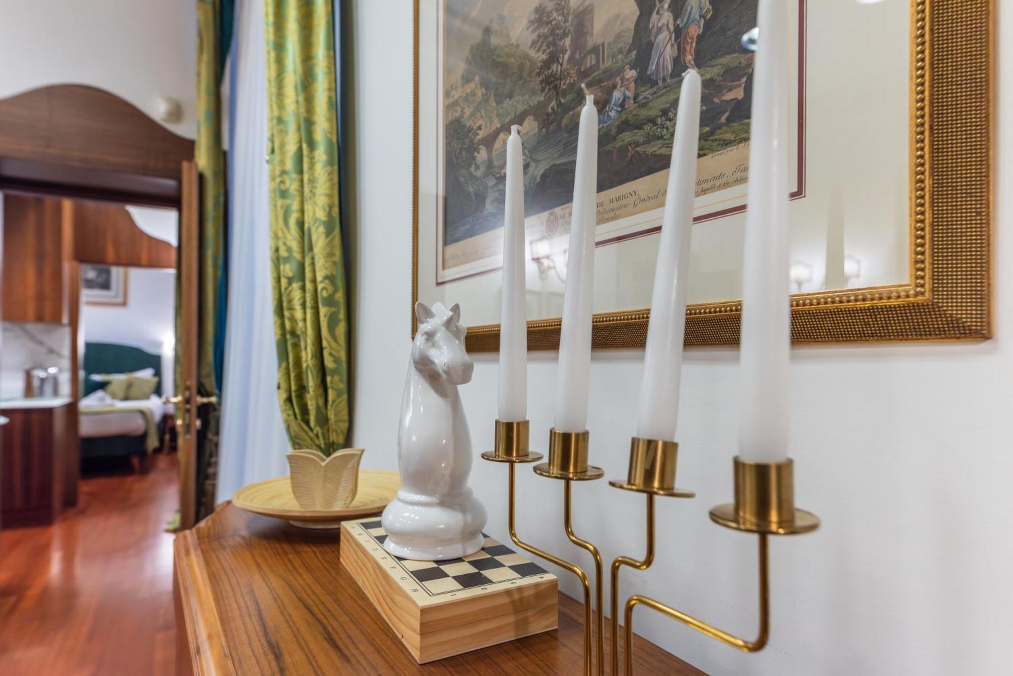 Pantheon Antique Suite — Photos 1