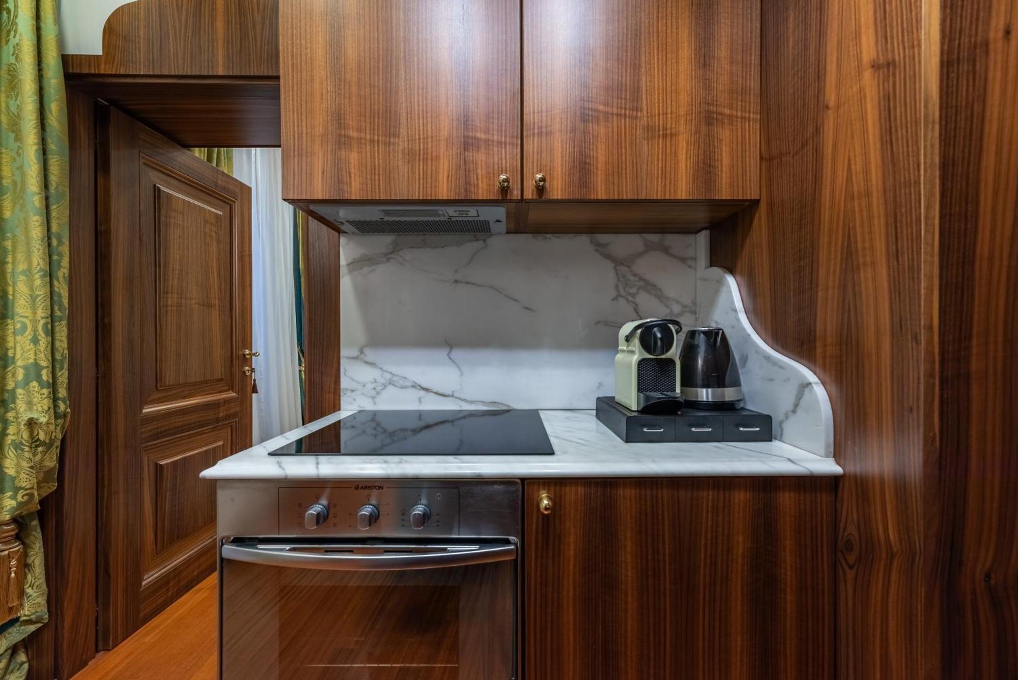 Pantheon Antique Suite — Photos 3